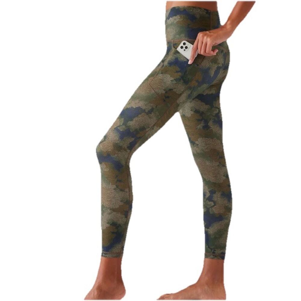 Athleta Salutation Stash Pocket II Printed 7/8 Tight Grey Camo Leggings Medium